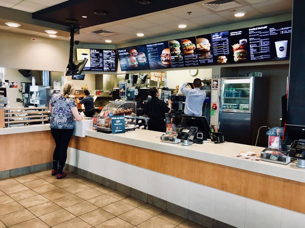 McDonalds | cafe | 200 Skokie Blvd, Northbrook, IL 60062, USA | 8477159375 OR +1 847-715-9375