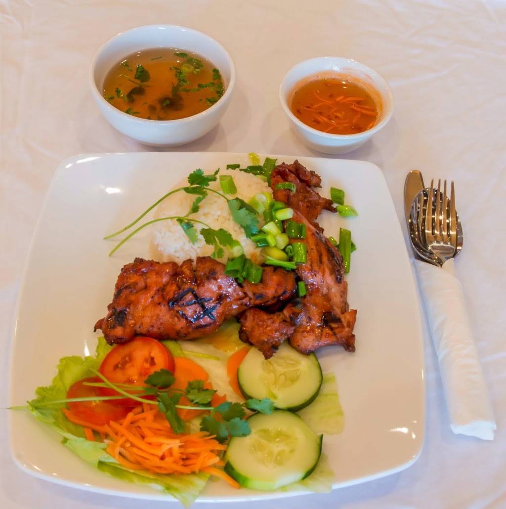 Pho Factory | restaurant | 44110 Ashburn Village Blvd #194, Ashburn, VA 20147, USA | 7038589100 OR +1 703-858-9100