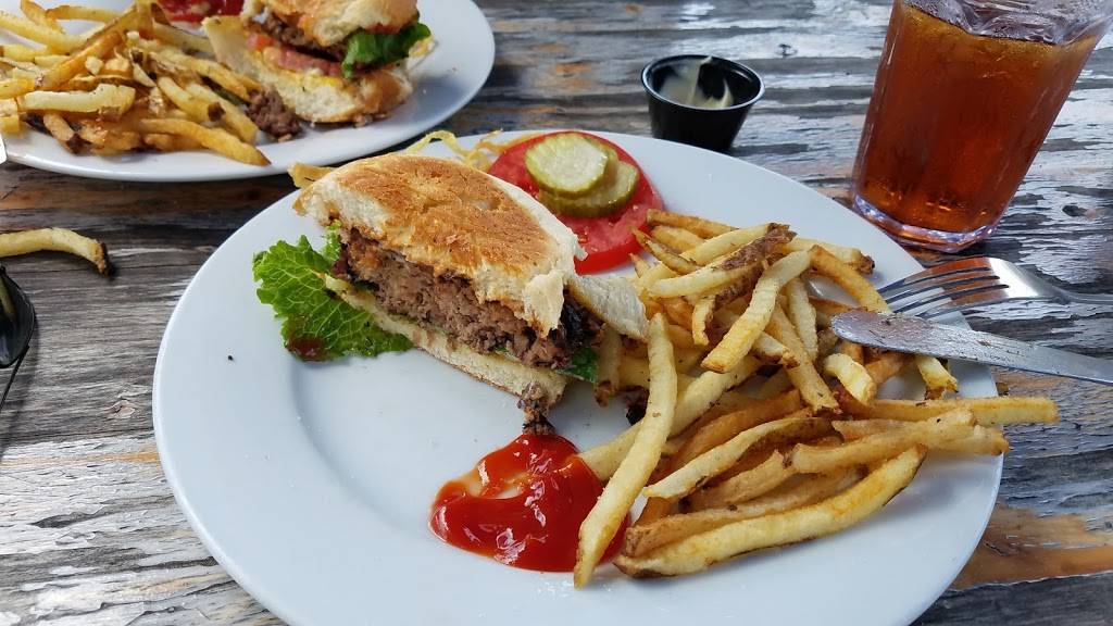 Poes Tavern - Sullivans Island | restaurant | 2210 Middle St, Sullivans Island, SC 29482, USA | 8438830083 OR +1 843-883-0083