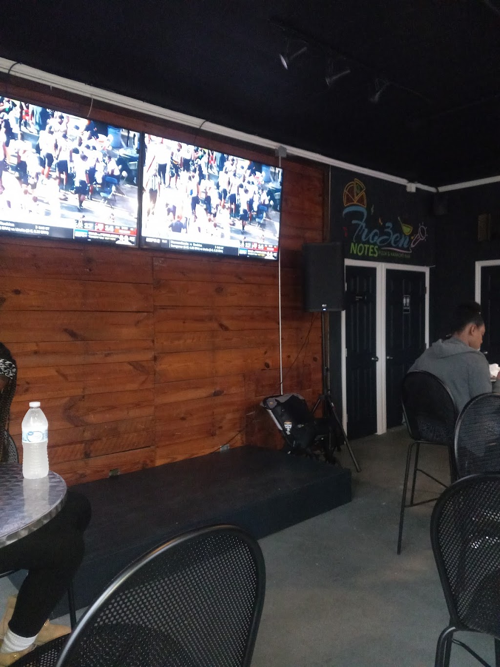 Frozen Notes Pizza & Karaoke Bar | restaurant | 862 North Main St NW, Conyers, GA 30012, USA | 4702766207 OR +1 470-276-6207
