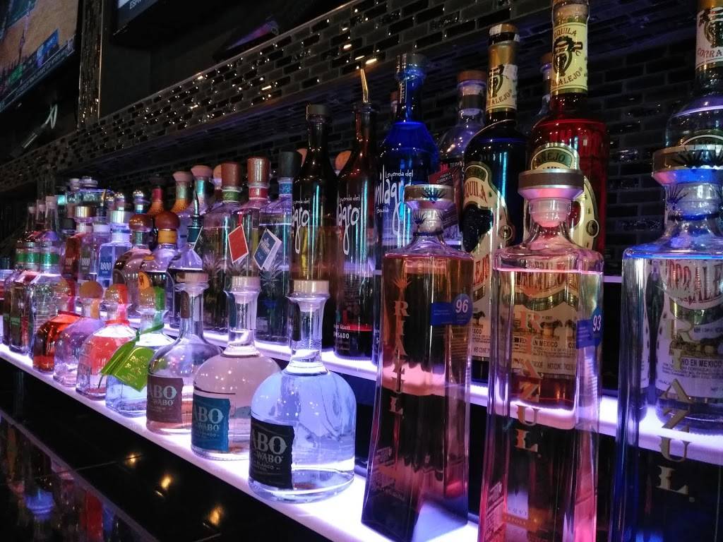 La Santa Tacos and Tequilas | restaurant | 386 Middlesex Rd, Tyngsborough, MA 01879, USA | 9782265665 OR +1 978-226-5665