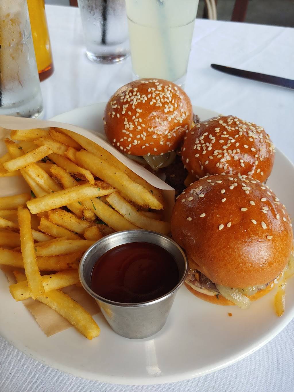 TAPS Fish House & Brewery | restaurant | 13390 Jamboree Rd, Irvine, CA 92602, USA | 7146190404 OR +1 714-619-0404