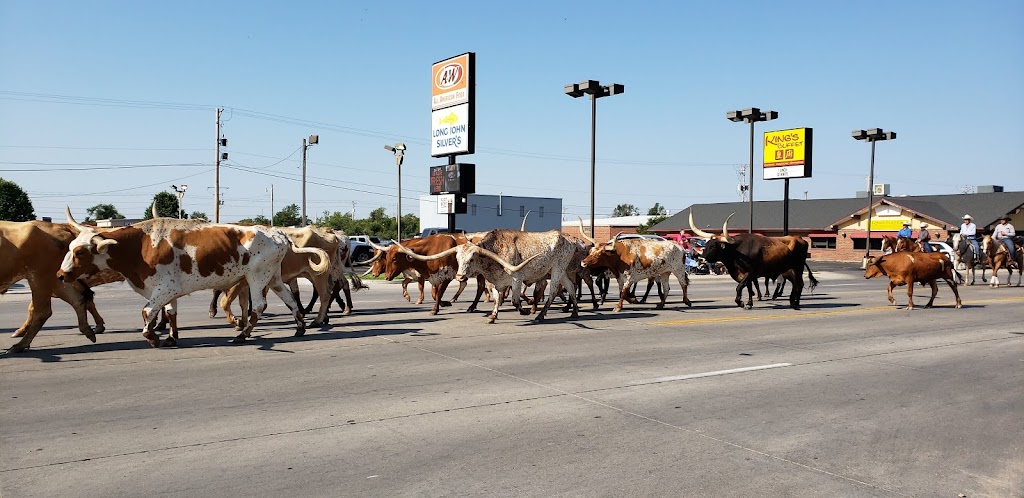 Daylight Donuts | bakery | 912 W Wyatt Earp Blvd, Dodge City, KS 67801, USA | 6202272210 OR +1 620-227-2210