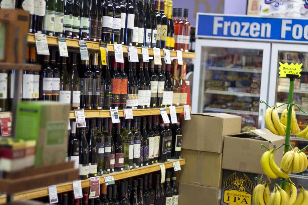 Sarahs Market & Café | cafe | 200 Concord Ave, Cambridge, MA 02138, USA | 6178765999 OR +1 617-876-5999