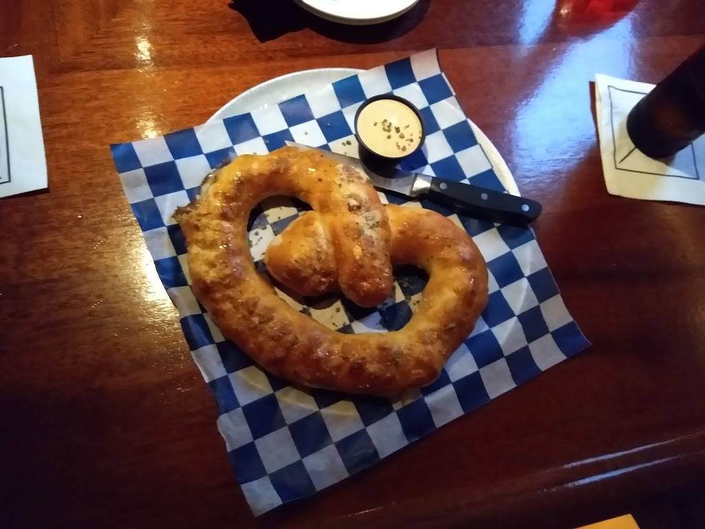 Tar Bar | restaurant | 47 Court St, Plymouth, MA 02360, USA | 7743435623 OR +1 774-343-5623