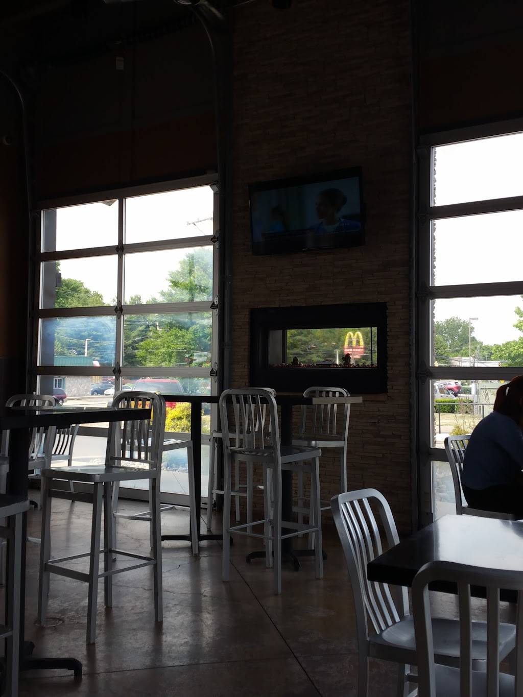 Sonic Drive-In | restaurant | 2610 East S MacDade Blvd, Holmes, PA 19043, USA | 6102004920 OR +1 610-200-4920