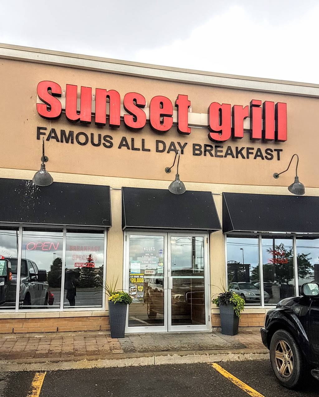 Sunset Grill | restaurant | 10025 Hurontario St #13, Brampton, ON L6Z 0E6, Canada | 9054953149 OR +1 905-495-3149