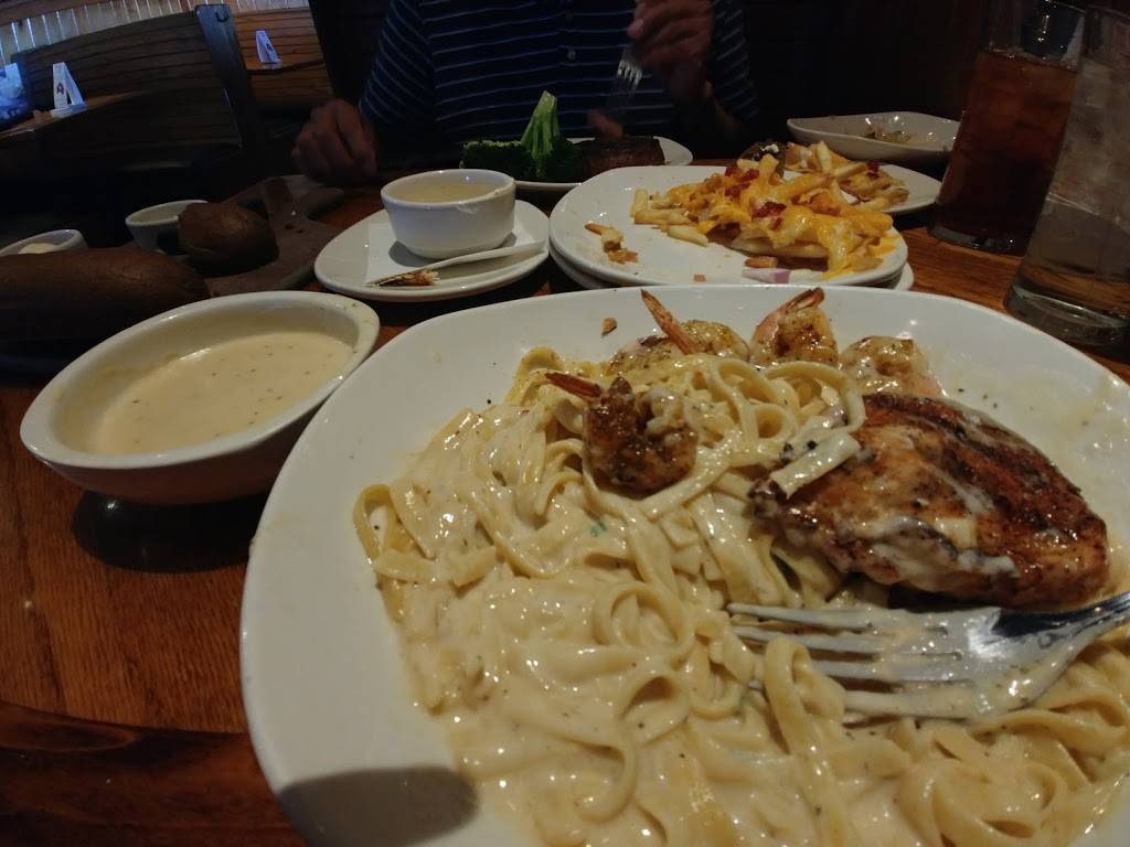 Outback Steakhouse | meal takeaway | 233 Ridge Rd S, Wichita, KS 67209, USA | 3162028300 OR +1 316-202-8300