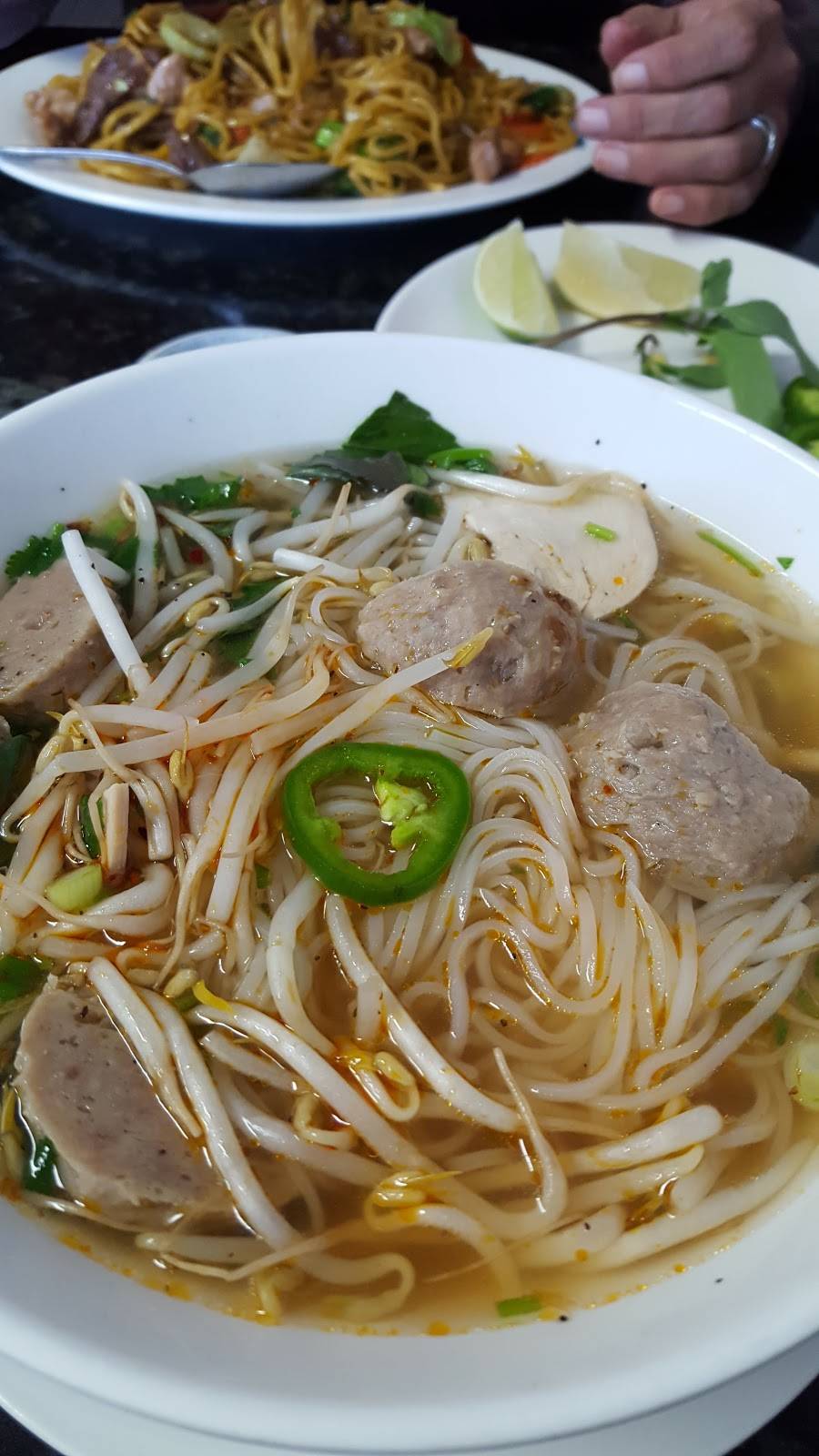 PhoDera Vietnamese Noodle House | restaurant | 200 W Olive Ave, Madera, CA 93637, USA | 5593954510 OR +1 559-395-4510