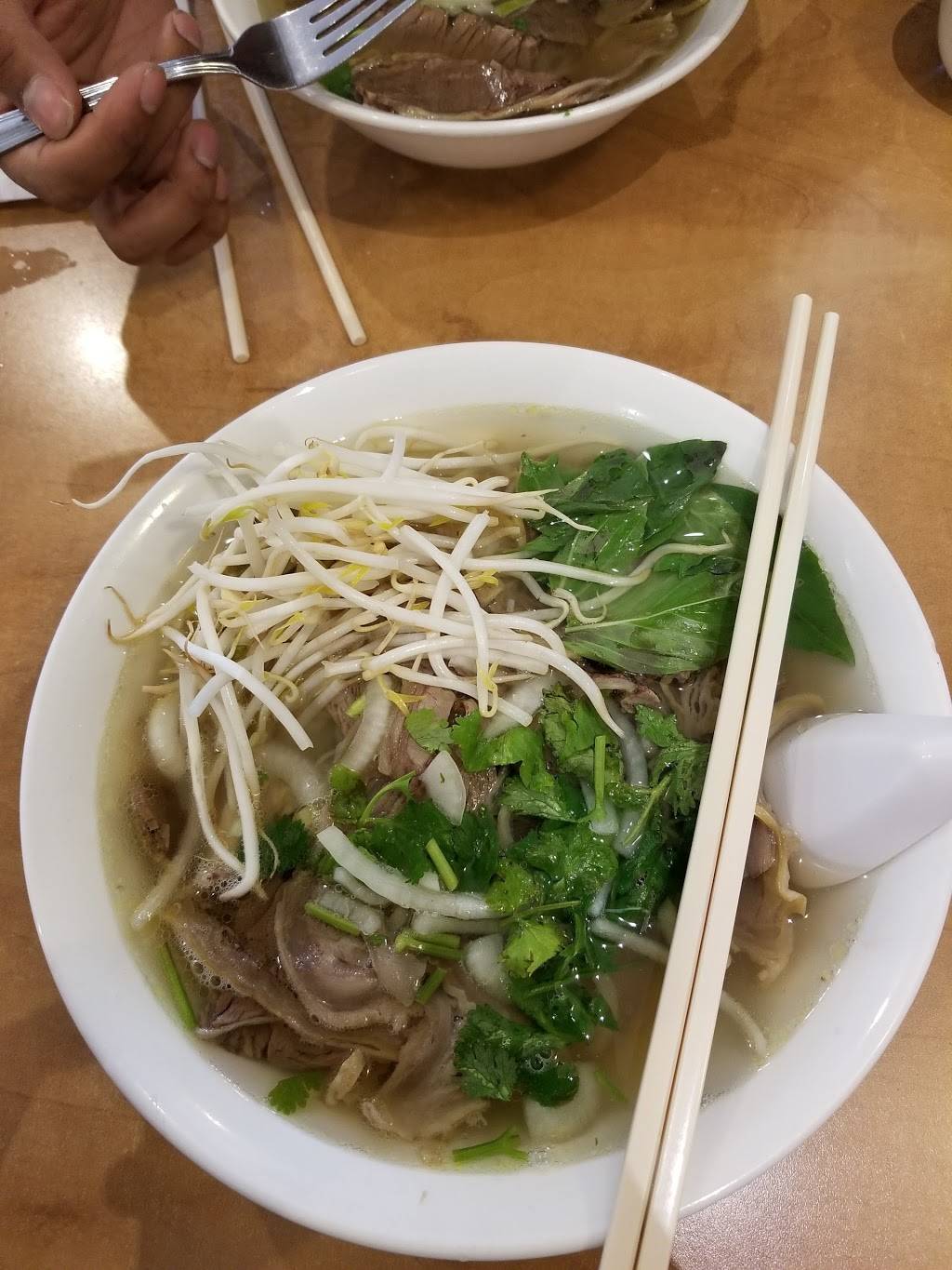 Pho Dau Bo Restaurant | restaurant | 1525 Bristol Rd W, Mississauga, ON L5M 4Z1, Canada | 9058129878 OR +1 905-812-9878