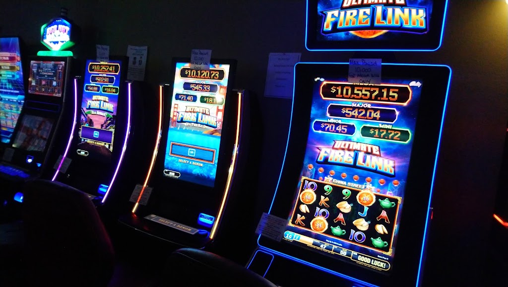 Hot Seats | restaurant | 25327 US-27, Leesburg, FL 34748, USA | 3525302432 OR +1 352-530-2432