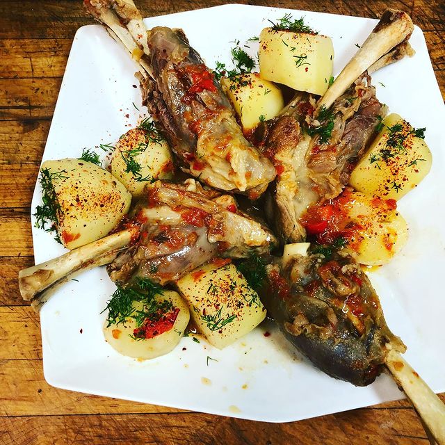 Vernatoun Restaurant | restaurant | 1100 S Central Ave, Glendale, CA 91204, USA | 8185512000 OR +1 818-551-2000