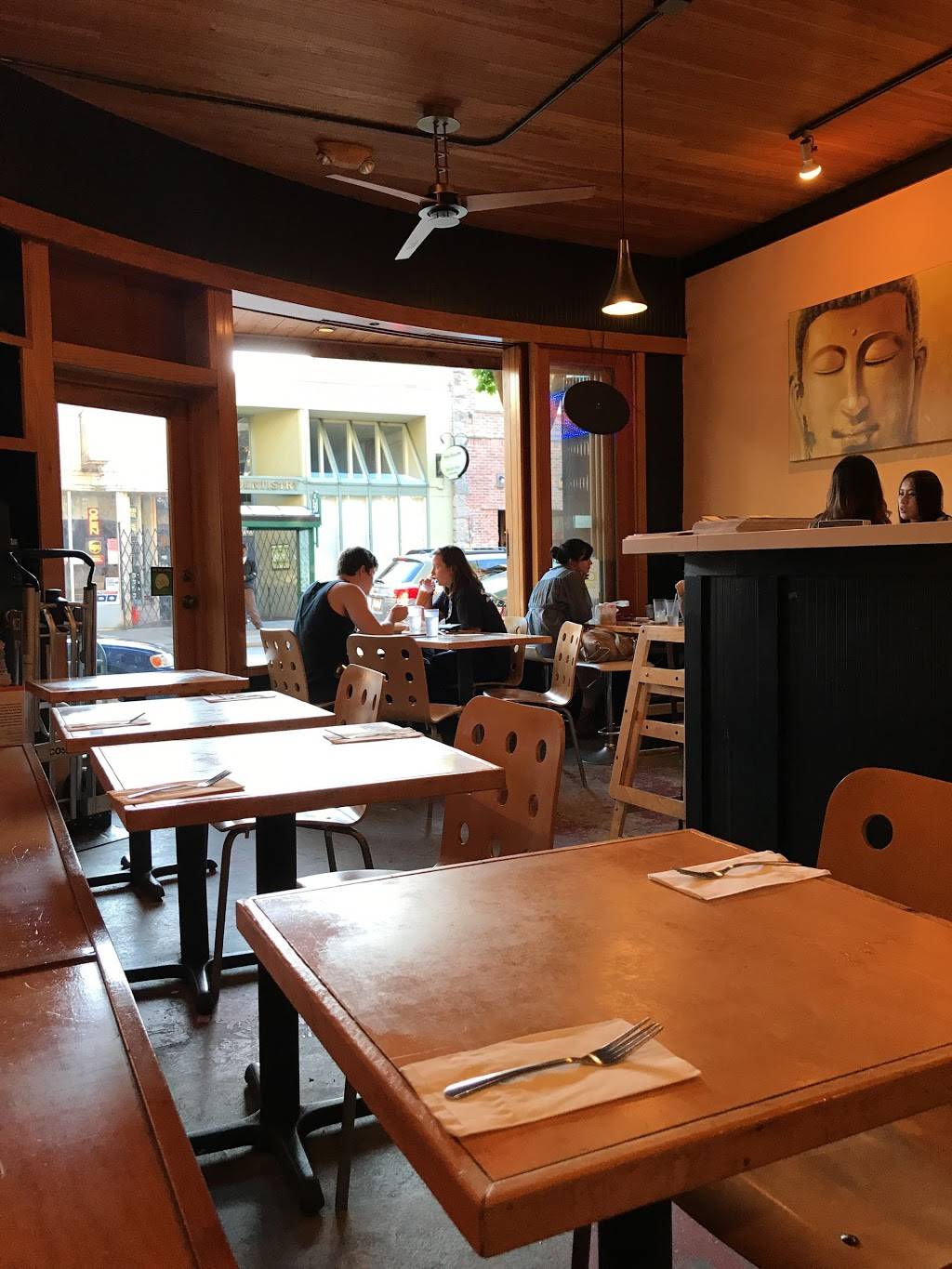 Somtam Thai Restaurant | restaurant | 4736 The Ave, Seattle, WA 98105, USA | 2065246339 OR +1 206-524-6339