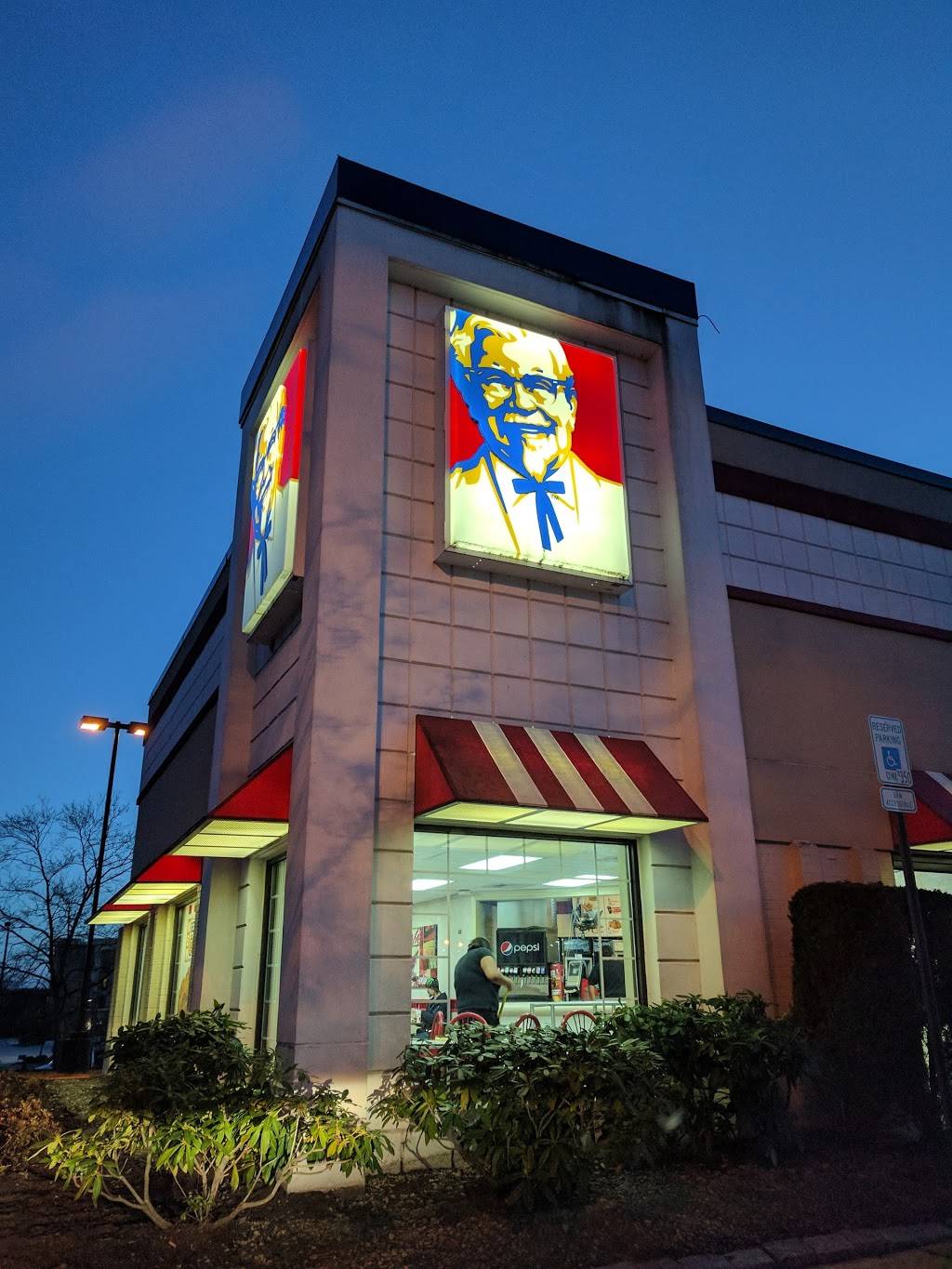 KFC | restaurant | 7125 Minstrel Way, Columbia, MD 21045, USA | 4102909083 OR +1 410-290-9083