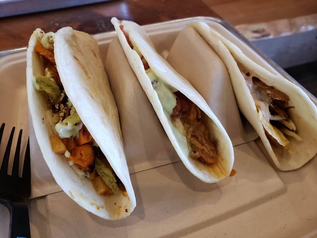 Mucho Burrito Fresh Mexican Grill | restaurant | 18267 Yonge St, East Gwillimbury, ON L9N 0A2, Canada | 9052357544 OR +1 905-235-7544