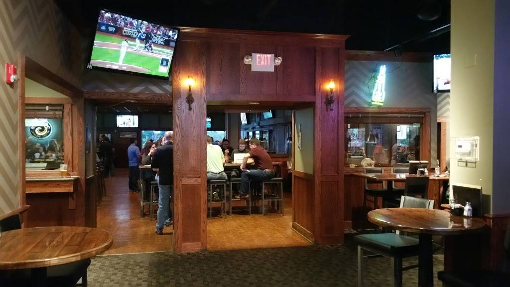 Fox & Hound | restaurant | 910-918 W Dundee Rd, Arlington Heights, IL 60004, USA | 8475909019 OR +1 847-590-9019