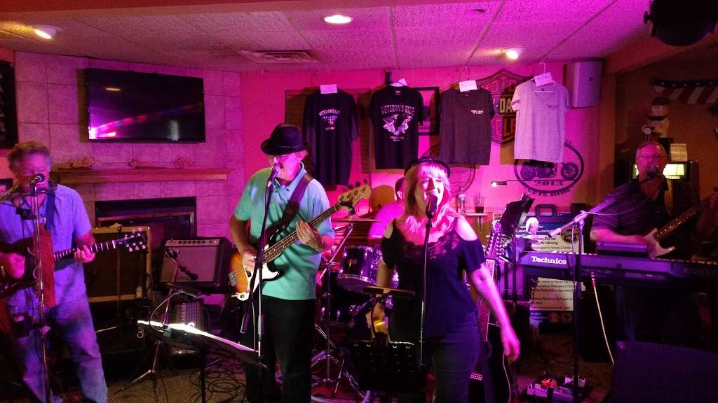 Pearly Gates Bar & Grill | restaurant | 3551 Finger Rd, Green Bay, WI 54311, USA | 9204654656 OR +1 920-465-4656