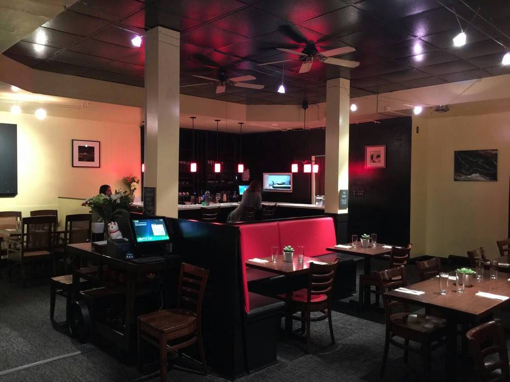 Srivilai Thai Cuisine | restaurant | 3247 California Ave SW, Seattle, WA 98116, USA | 2062575171 OR +1 206-257-5171