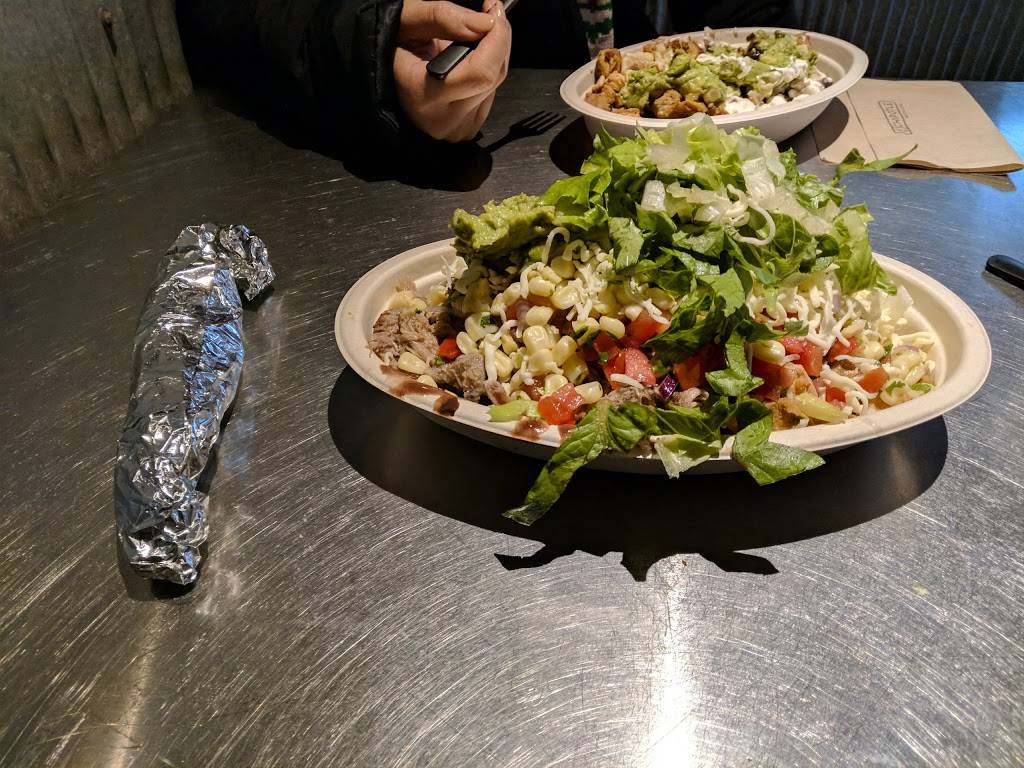 Chipotle Mexican Grill | restaurant | 616 Fellsway, Medford, MA 02155, USA | 7813936871 OR +1 781-393-6871