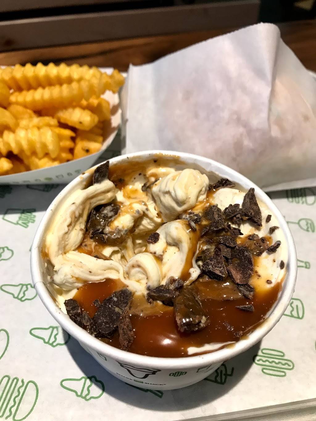 Shake Shack | restaurant | 311 Park Ave, Beachwood, OH 44122, USA | 4406008689 OR +1 440-600-8689