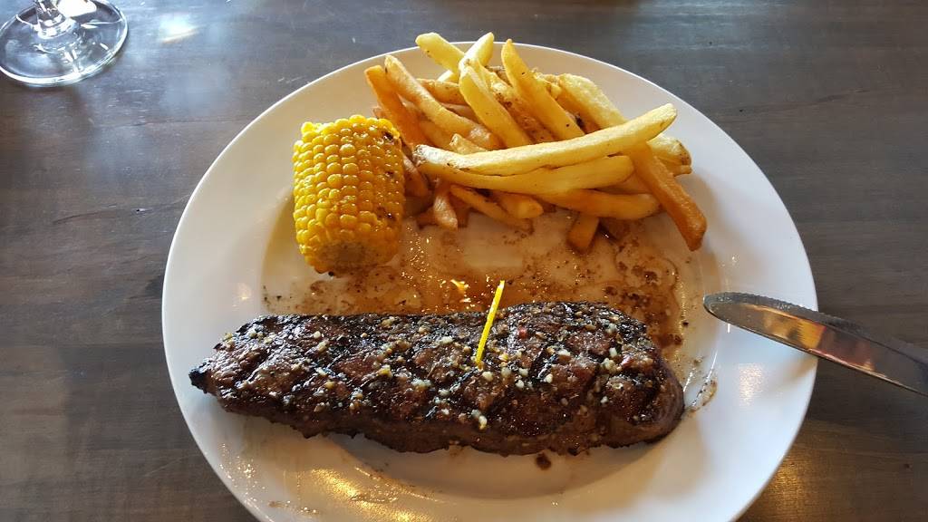 Chucks Roadhouse Bar & Grill | restaurant | 310 Clarke Rd, London, ON N5W 6G4, Canada | 5194513949 OR +1 519-451-3949