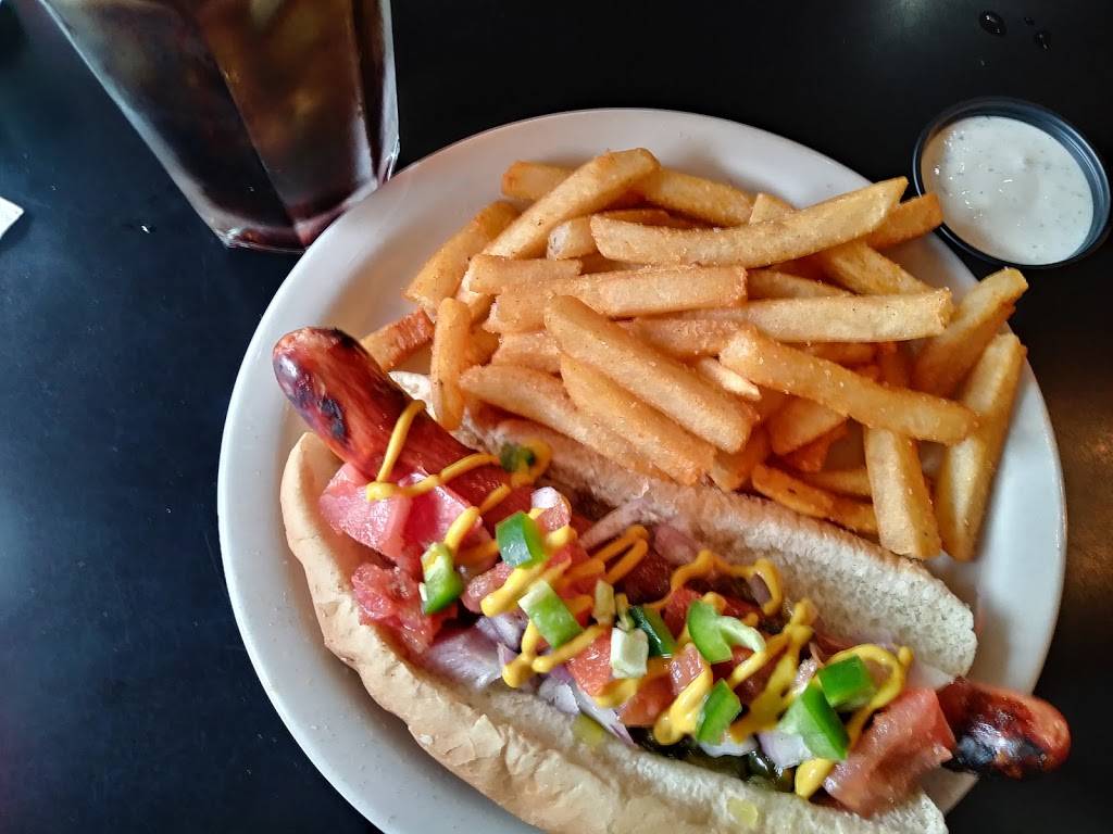 Barkin Dog Grill | restaurant | 940 11th St, Modesto, CA 95354, USA | 2095722341 OR +1 209-572-2341