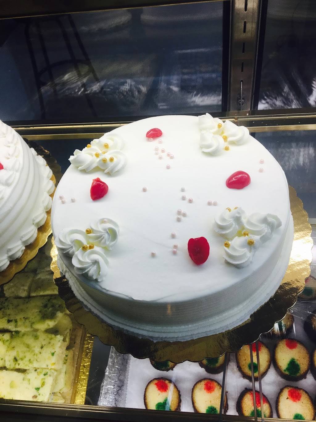 R K Sweets & Snacks | meal takeaway | 240-27 Braddock Ave, Queens, NY 11426, USA | 7183437789 OR +1 718-343-7789