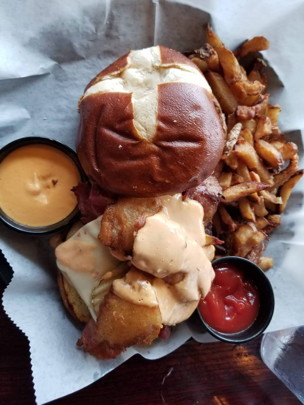 ROCKS lakeview | restaurant | 3463 N Broadway, Chicago, IL 60657, USA | 7734720493 OR +1 773-472-0493