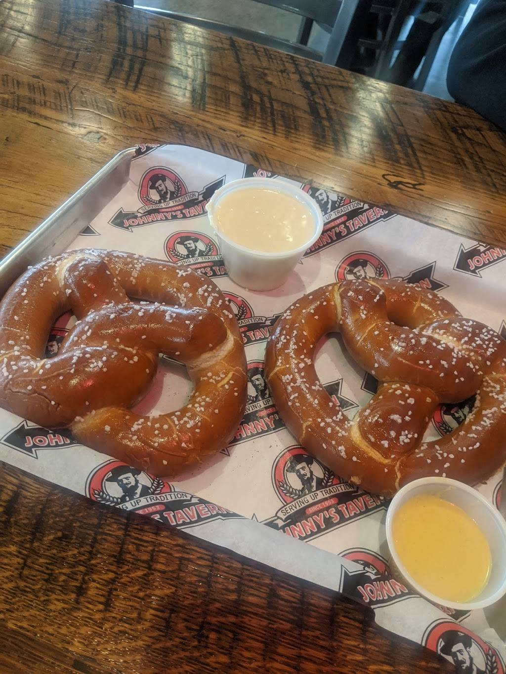 Johnnys Tavern Topeka | restaurant | 2821 SW Fairlawn Rd, Topeka, KS 66614, USA | 7853295541 OR +1 785-329-5541