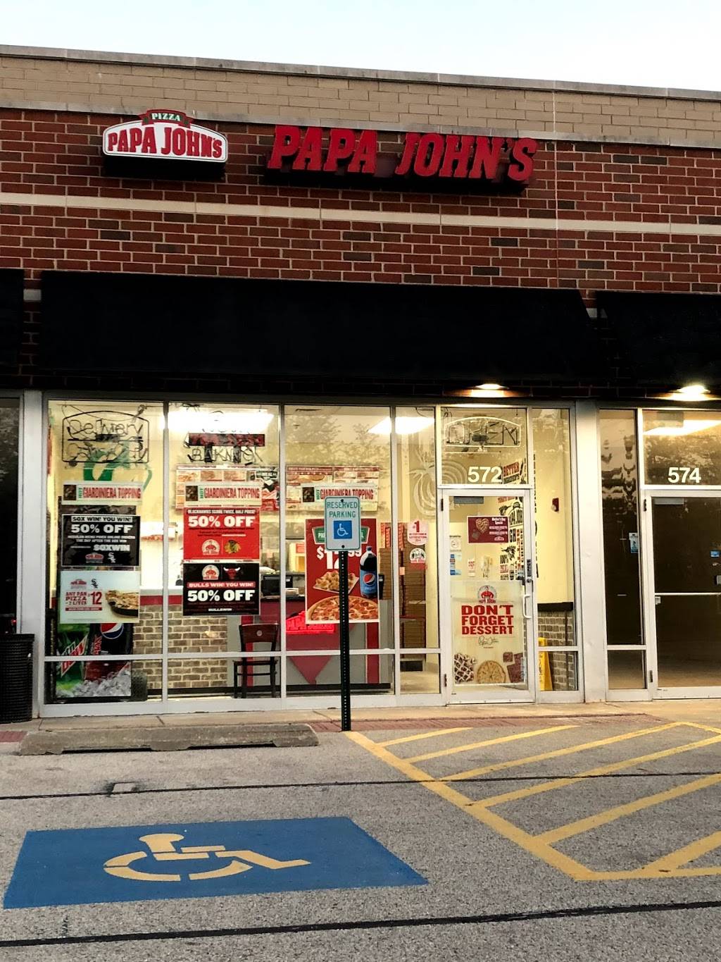 Papa Johns Pizza | restaurant | 572 West Army Trail Road, Carol Stream, IL 60188, USA | 6307841234 OR +1 630-784-1234