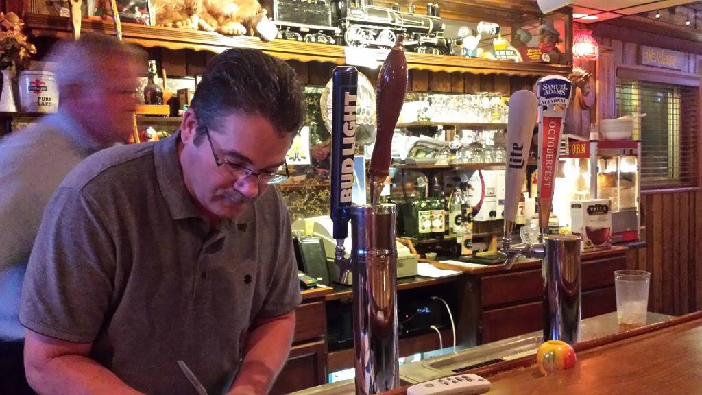 Buddys Clubhouse | restaurant | 2364 Washington St, Dubuque, IA 52001, USA | 5635889932 OR +1 563-588-9932