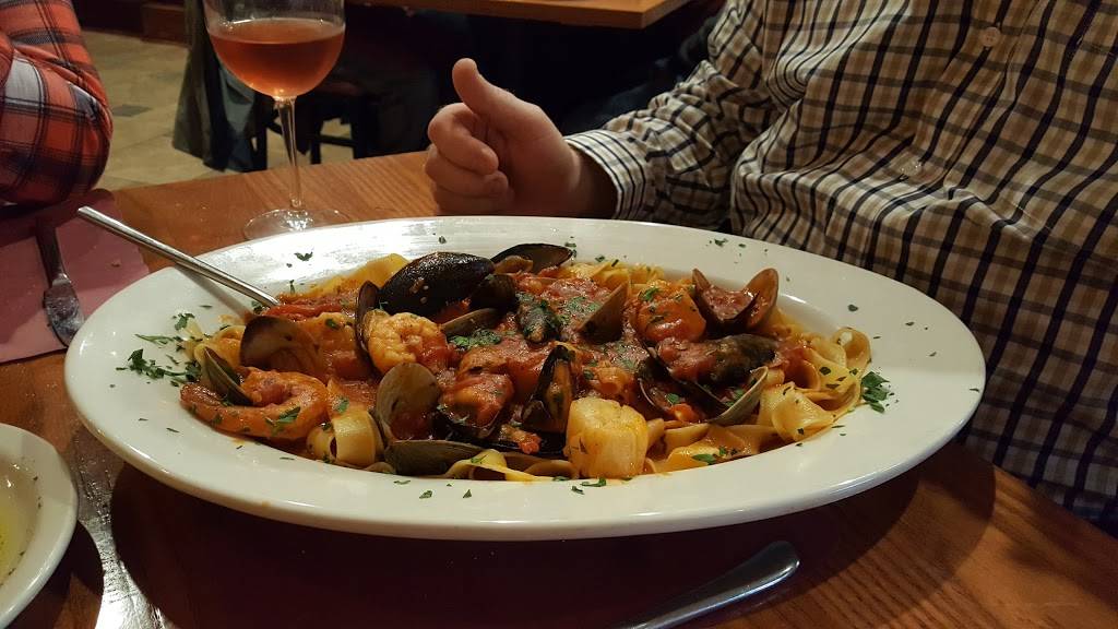 Giovannis Pizzeria | restaurant | 1774 Dixwell Ave, Hamden, CT 06514, USA | 2032883886 OR +1 203-288-3886