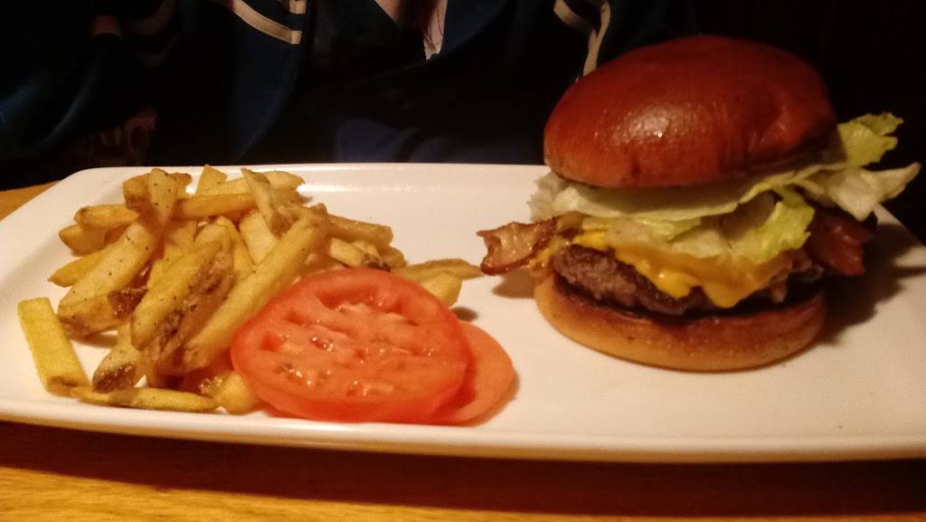 Applebees Grill + Bar | restaurant | 2510 W Washington St, West Bend, WI 53095, USA | 2623061068 OR +1 262-306-1068