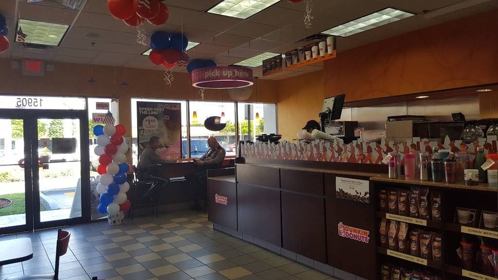 Dunkin | bakery | 15905 NW 57th Ave, Hialeah, FL 33014, USA | 3056212024 OR +1 305-621-2024