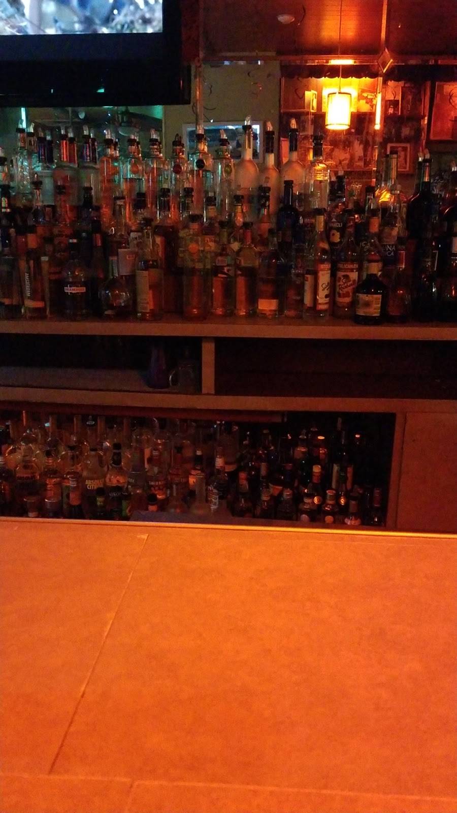 Walts Devils Isle | restaurant | 2100 W Hunting Park Ave, Philadelphia, PA 19140, USA | 2152263199 OR +1 215-226-3199