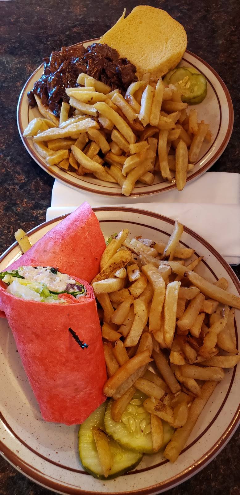 Hickory Ridge Restaurant | restaurant | 1400 Harrisburg Pike, Carlisle, PA 17015, USA | 7179061765 OR +1 717-906-1765