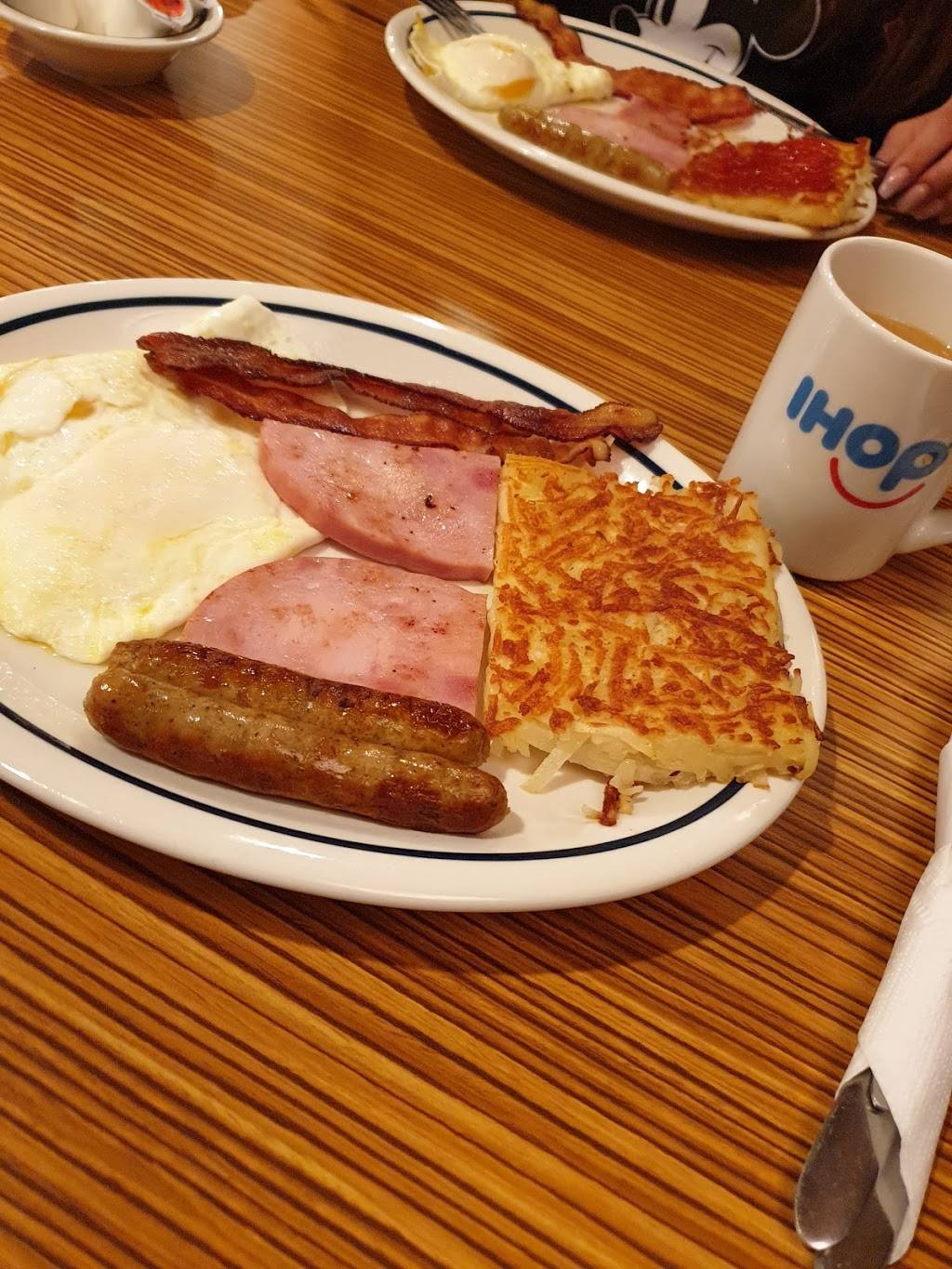 IHOP | restaurant | 17 Medway Rd, Milford, MA 01757, USA | 5082444904 OR +1 508-244-4904