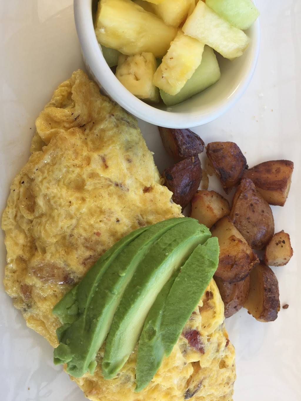 St. Tropez Bistro | restaurant | 7150 Avenida Encinas, Carlsbad, CA 92011, USA | 7606026203 OR +1 760-602-6203