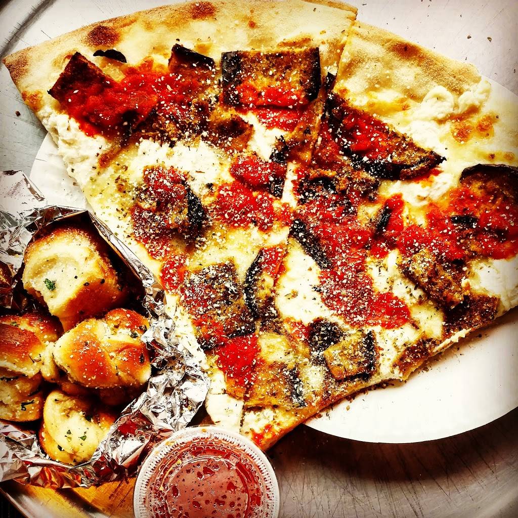 Broadway Pizzeria | restaurant | 2411, 616 N Broadway, White Plains, NY 10603, USA | 9144286218 OR +1 914-428-6218