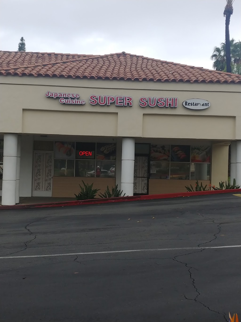 Super Sushi | restaurant | 1502 Barton Rd, Redlands, CA 92373, USA | 9097989139 OR +1 909-798-9139