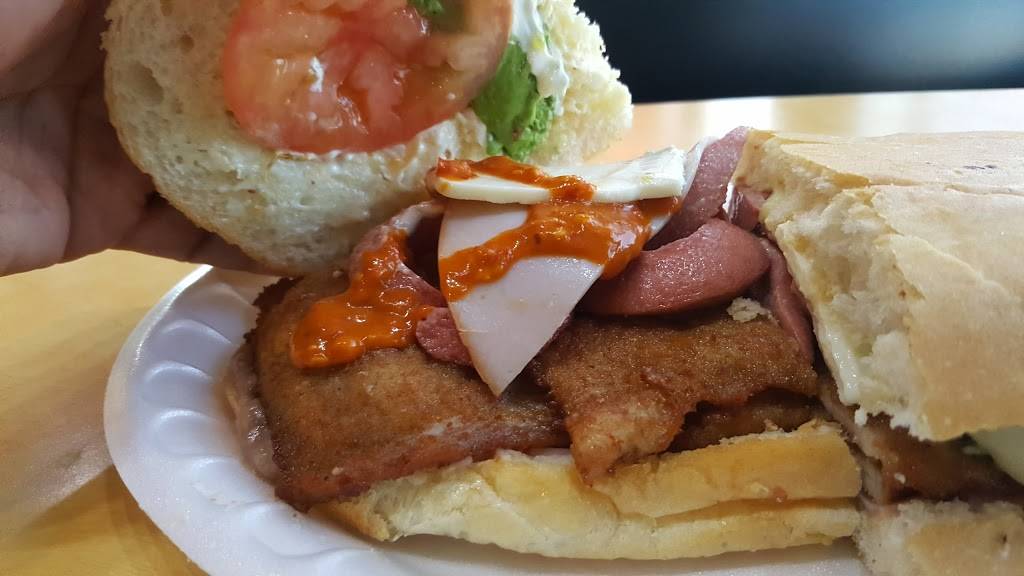 La Hechizera | restaurant | 5611 Maple Ave, Dallas, TX 75235, USA | 2146880236 OR +1 214-688-0236