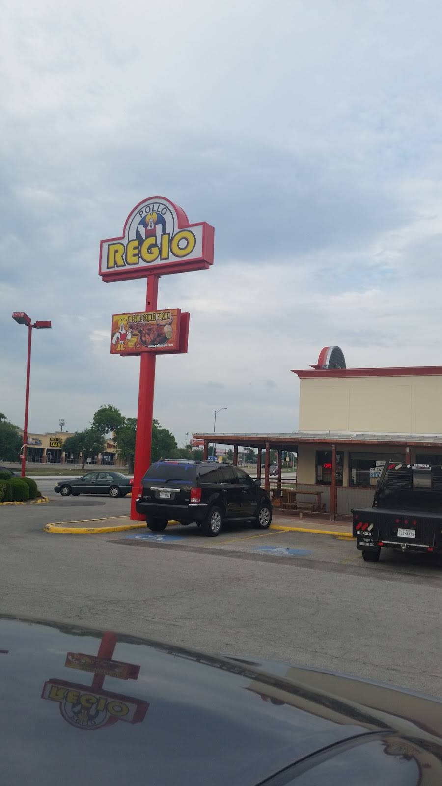 Pollo Regio | restaurant | 3130 W Northwest Hwy, Dallas, TX 75220, USA | 4693359662 OR +1 469-335-9662