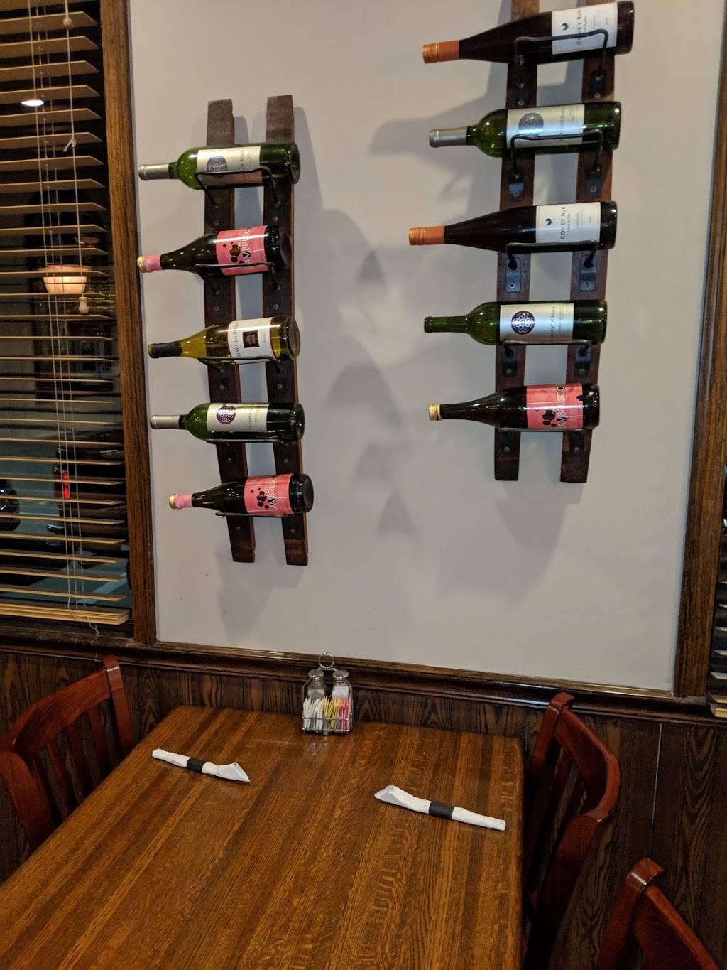 Cavataios Restaurant & Pizzeria | meal takeaway | 101 S Edwardsville St, Staunton, IL 62088, USA | 6186352030 OR +1 618-635-2030