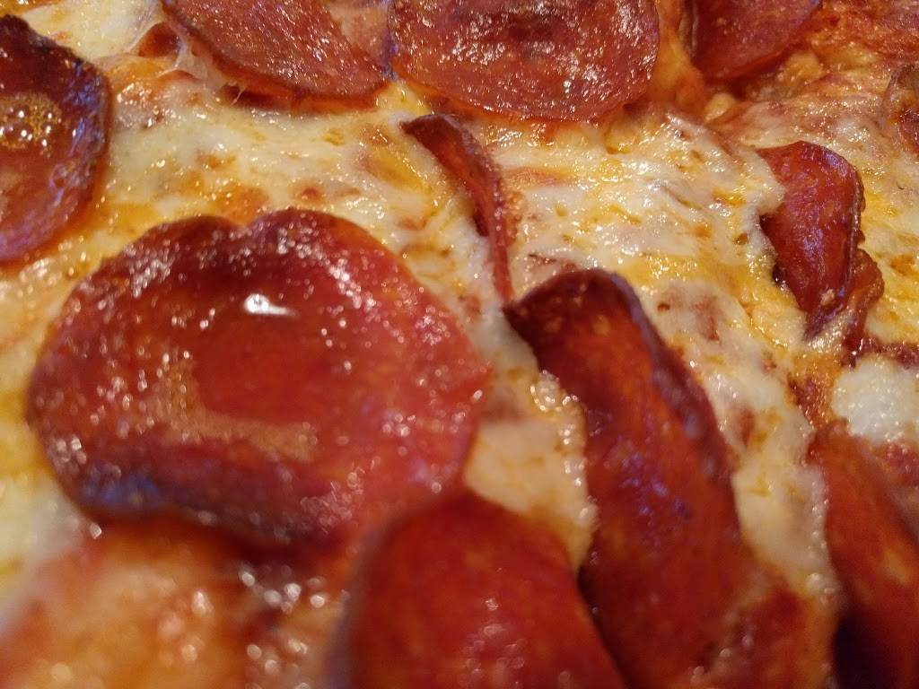 Round Table Pizza | meal delivery | 40034 CA-49 a2, Oakhurst, CA 93644, USA | 5596837472 OR +1 559-683-7472