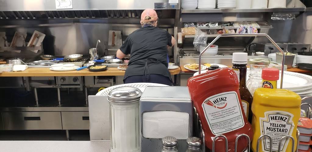 Waffle House | meal takeaway | 348 SW Baya Dr, Lake City, FL 32025, USA | 3862920507 OR +1 386-292-0507