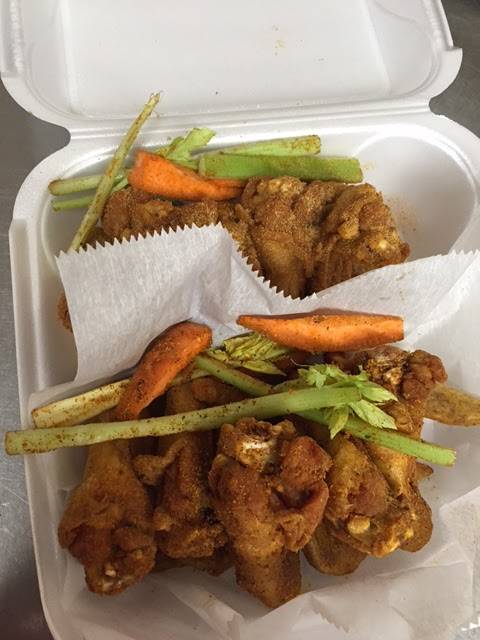 Crumpys Hot Wings | restaurant | 1671 S 3rd St, Memphis, TN 38106, USA | 9015125552 OR +1 901-512-5552