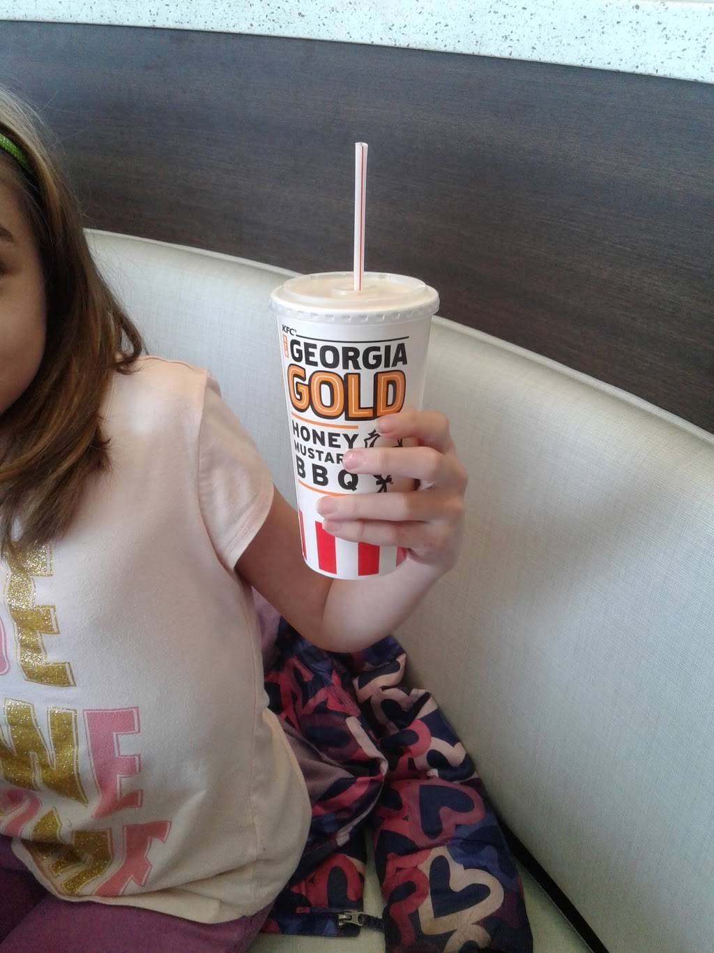 KFC | restaurant | 802 High St, Wadsworth, OH 44281, USA | 3303344464 OR +1 330-334-4464