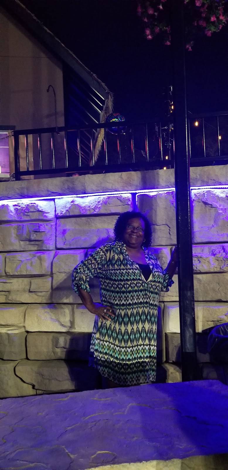 McCoys Bar Patio and Grill | restaurant | 1900 Madison Ave, Council Bluffs, IA 51503, USA | 7123282374 OR +1 712-328-2374