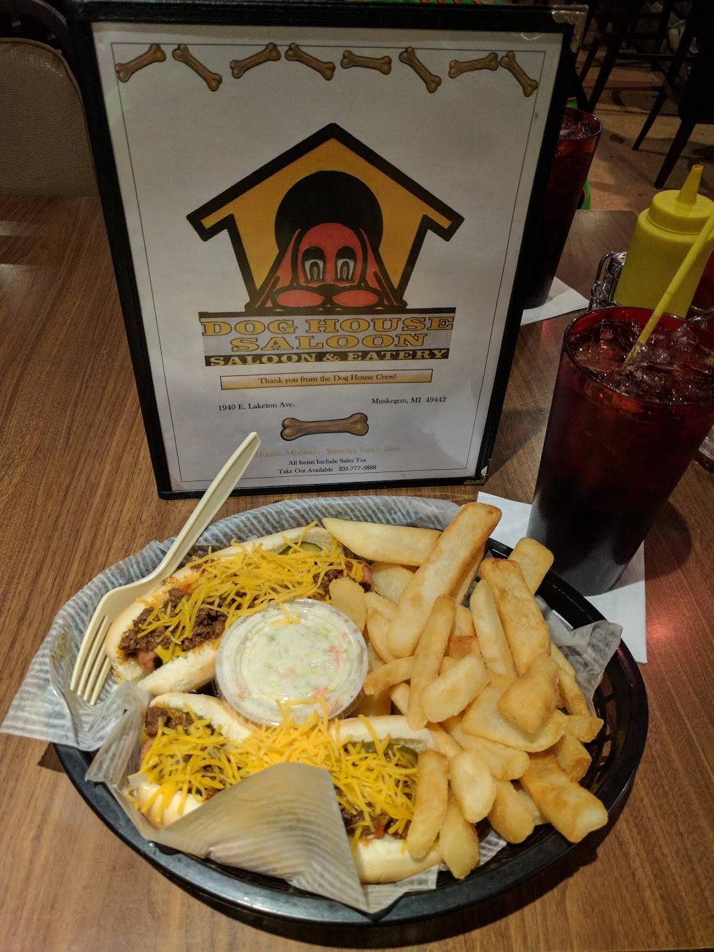 Dog House Saloon | restaurant | 1940 E Laketon Ave, Muskegon, MI 49442, USA | 2317773888 OR +1 231-777-3888