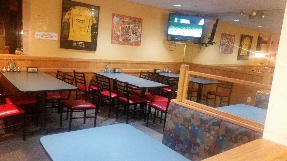 Round Table Pizza | meal delivery | 20920 Redwood Rd, Castro Valley, CA 94546, USA | 5107339500 OR +1 510-733-9500